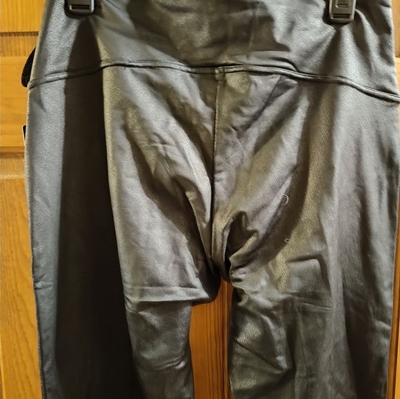 DG2 faux leather look large leggings - Picture 6 of 7